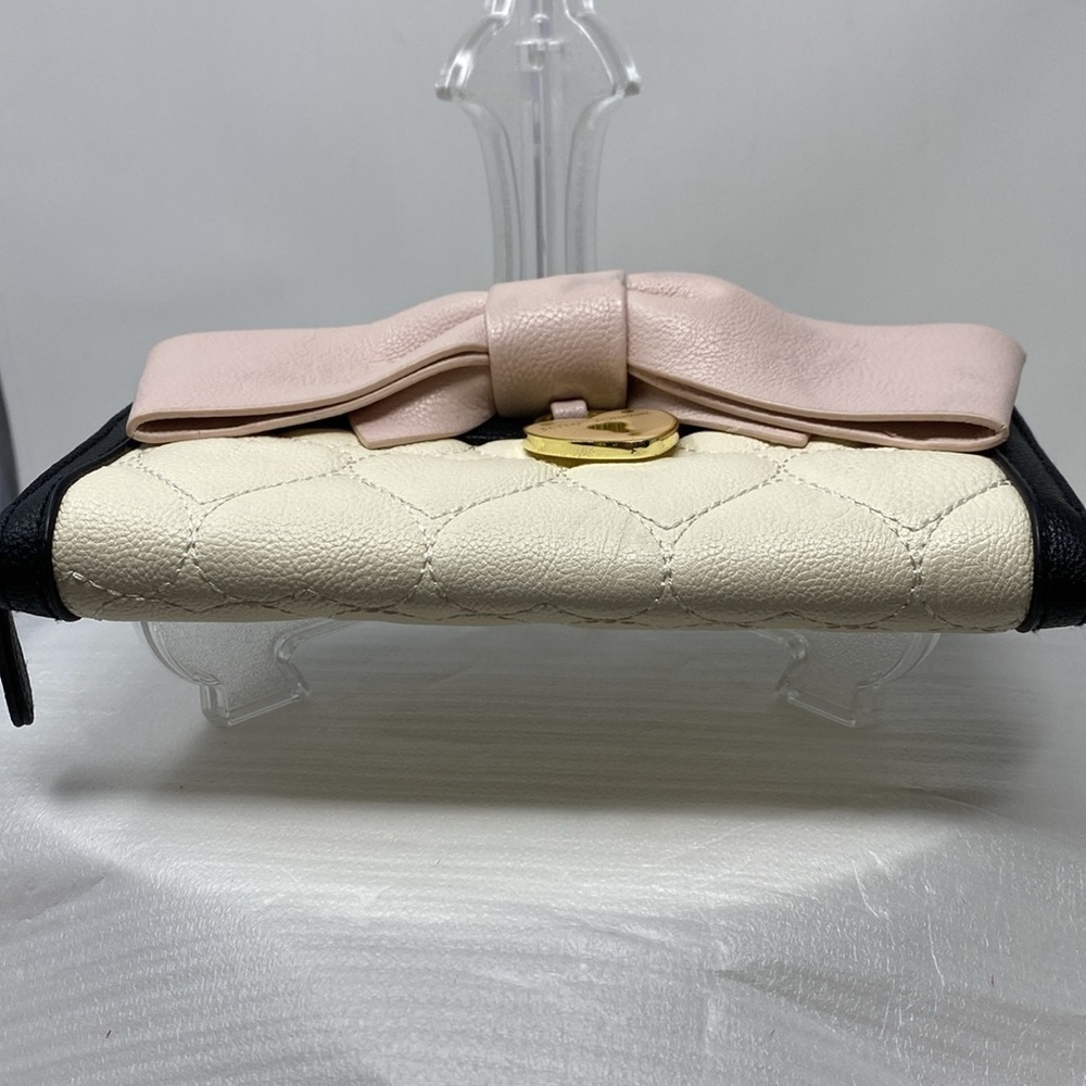 Betsey Johnson Black and White zip around full zip wallet with pink bow EUC - Picture 4 of 13
